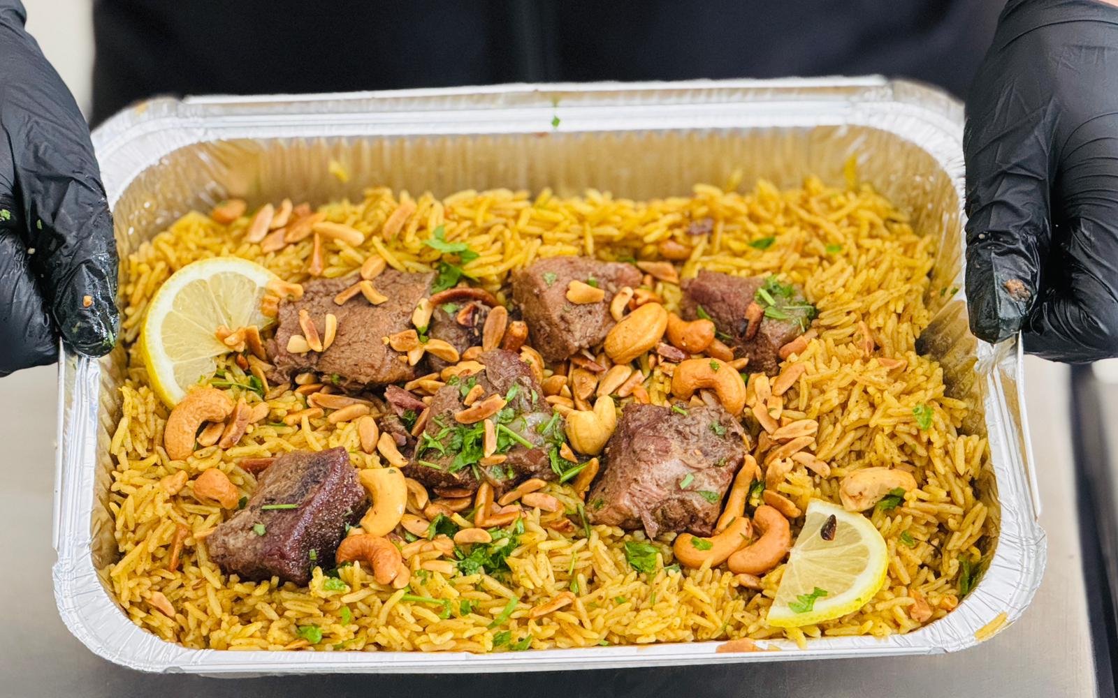 توزيع وجبات ساخنة (لحم)