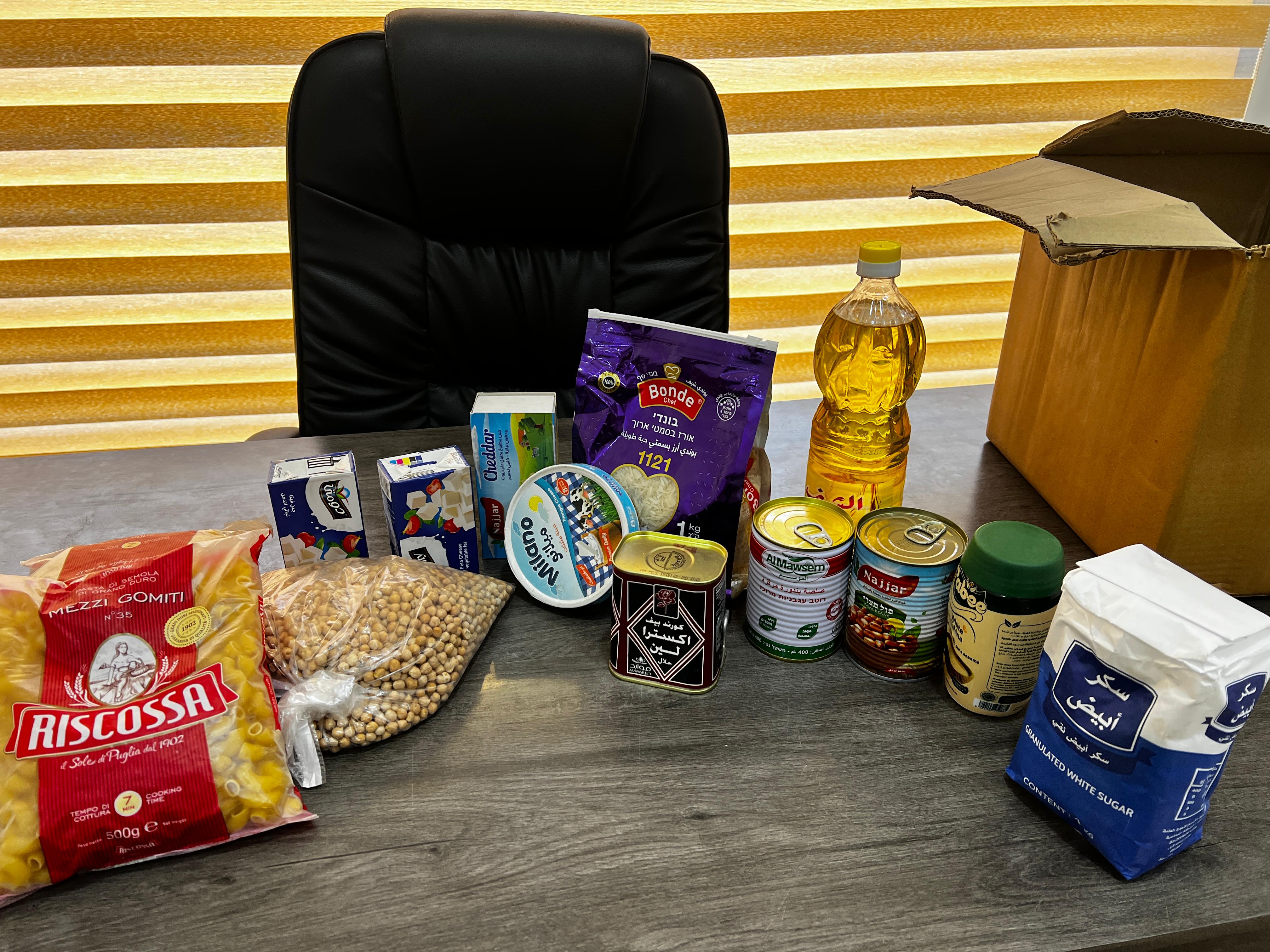  توزيع طرود غذائية